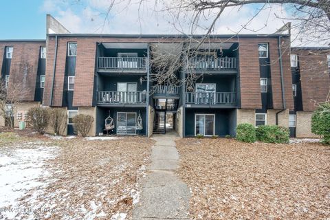 Photo of 3504 Lodge Ln #APT 132, Louisville, KY 40218 (MLS # 1705427)