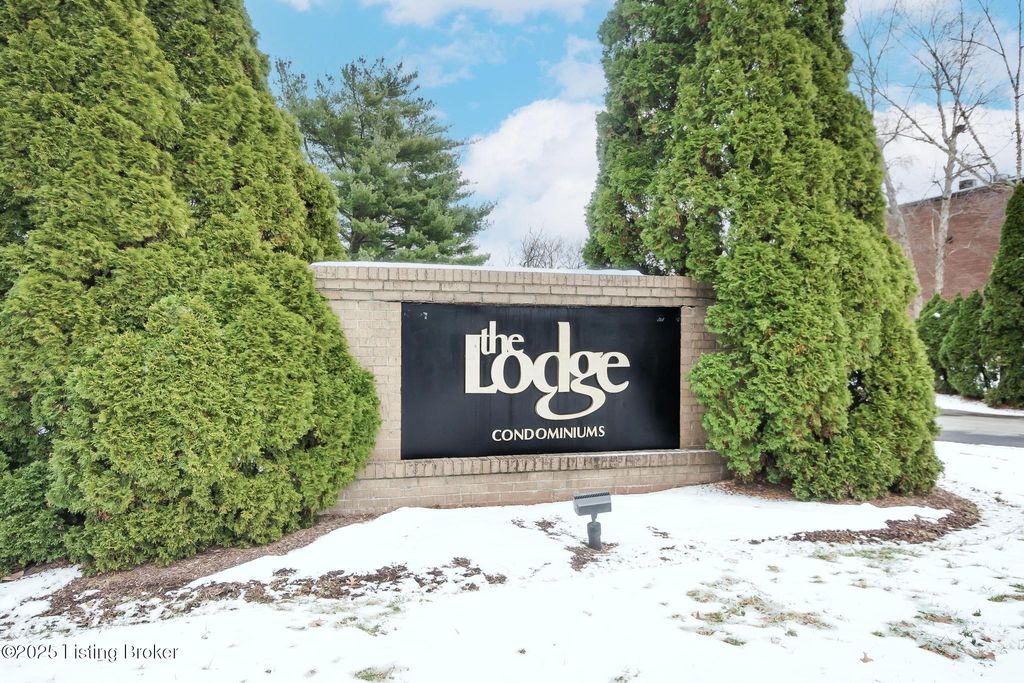 Photo of 3504 Lodge Ln #APT 132, Louisville, KY 40218 (MLS # 1705427)