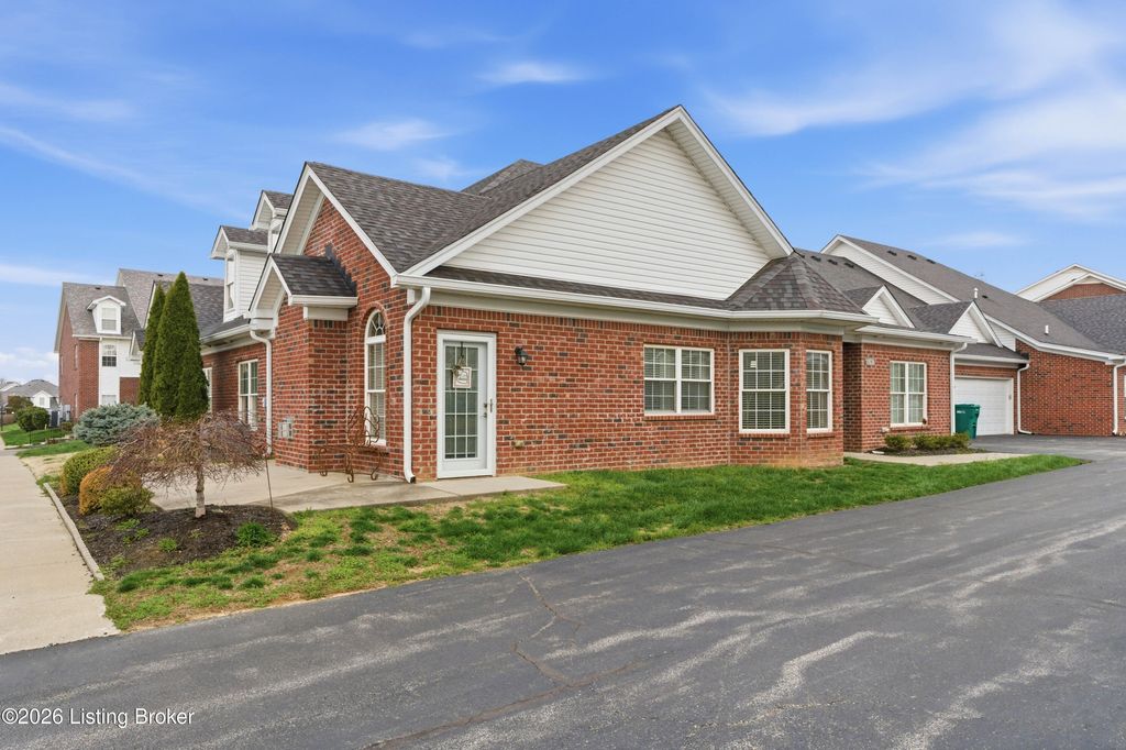 Photo of 10036 Vista Springs Way, Louisville, KY 40291 (MLS # 1711896)