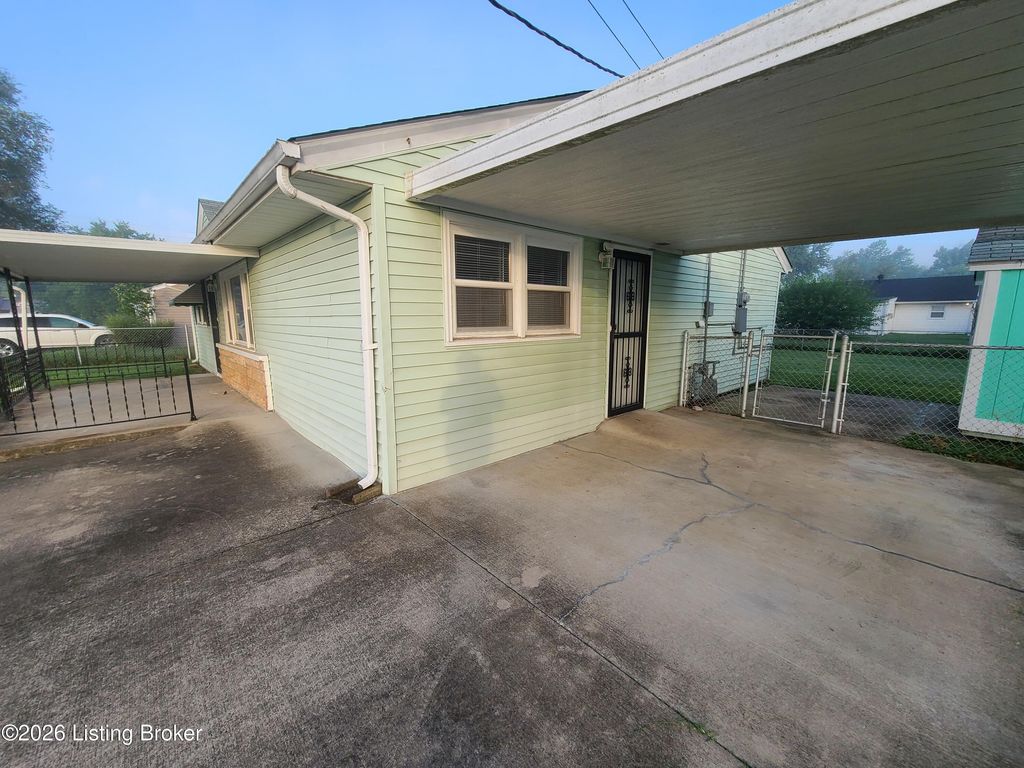 Photo of 13422 Hopedale Way, Louisville, KY 40272 (MLS # 1713744)