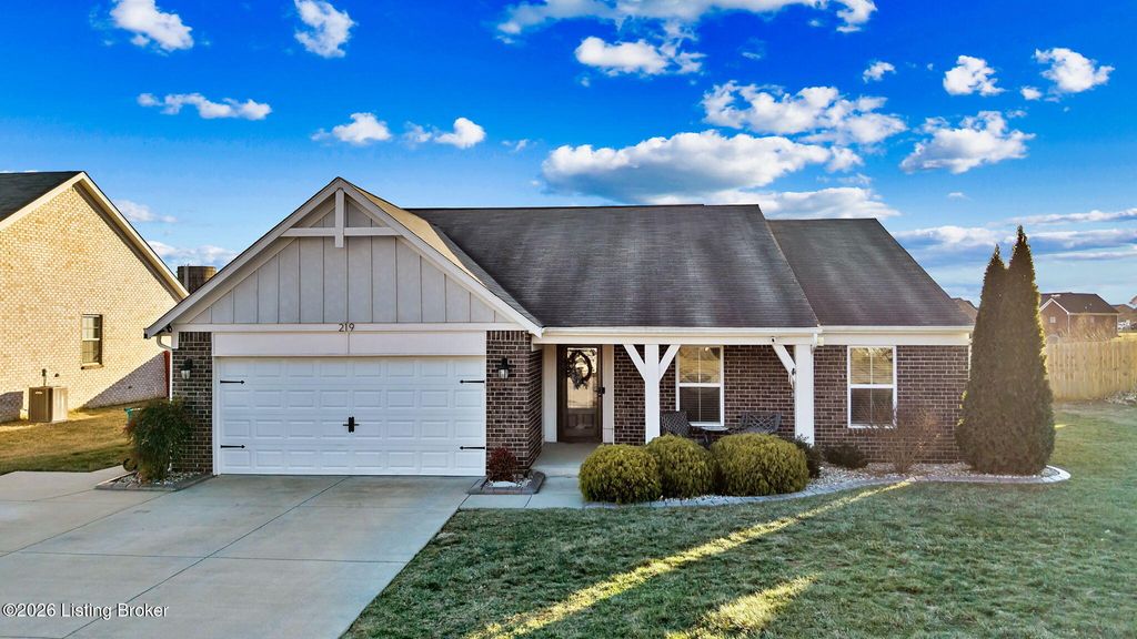 Photo of 219 Magnolia Dr, Shepherdsville, KY 40165 (MLS # 1707830)