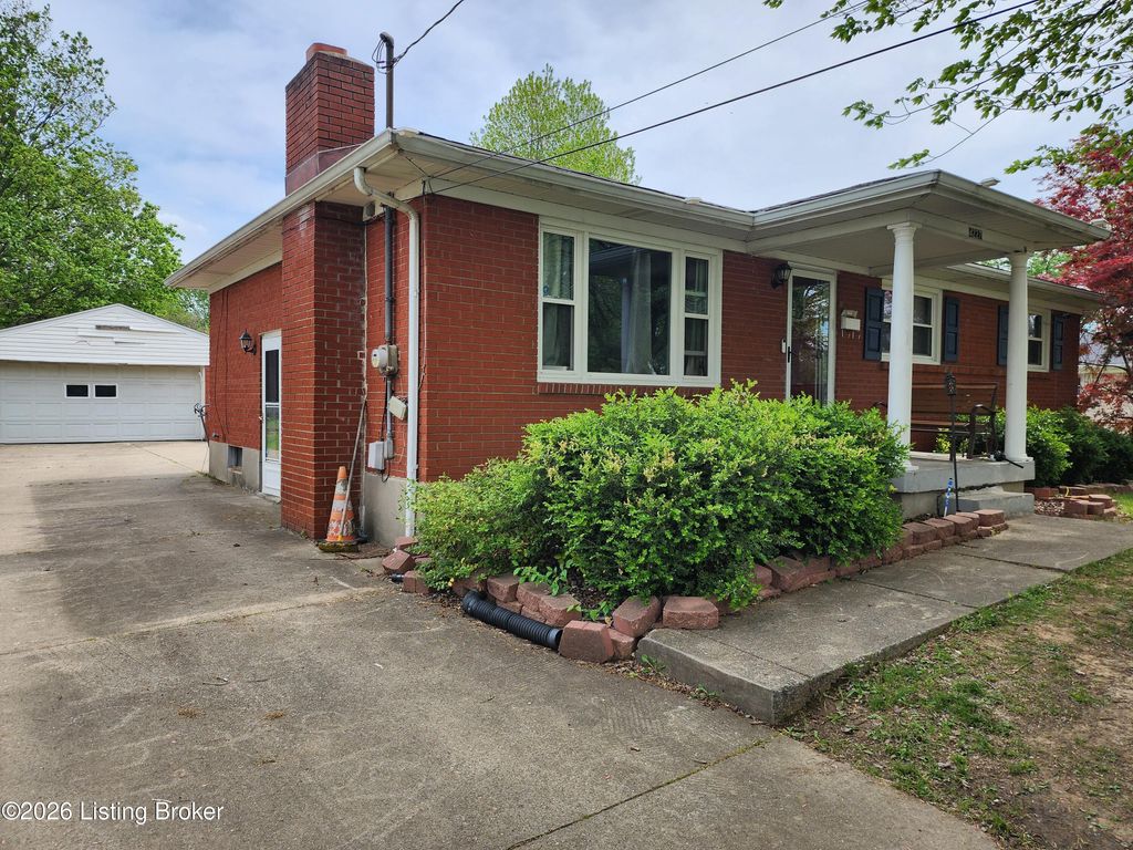 Photo of 4227 Bayberry Dr, Louisville, KY 40216 (MLS # 1714356)