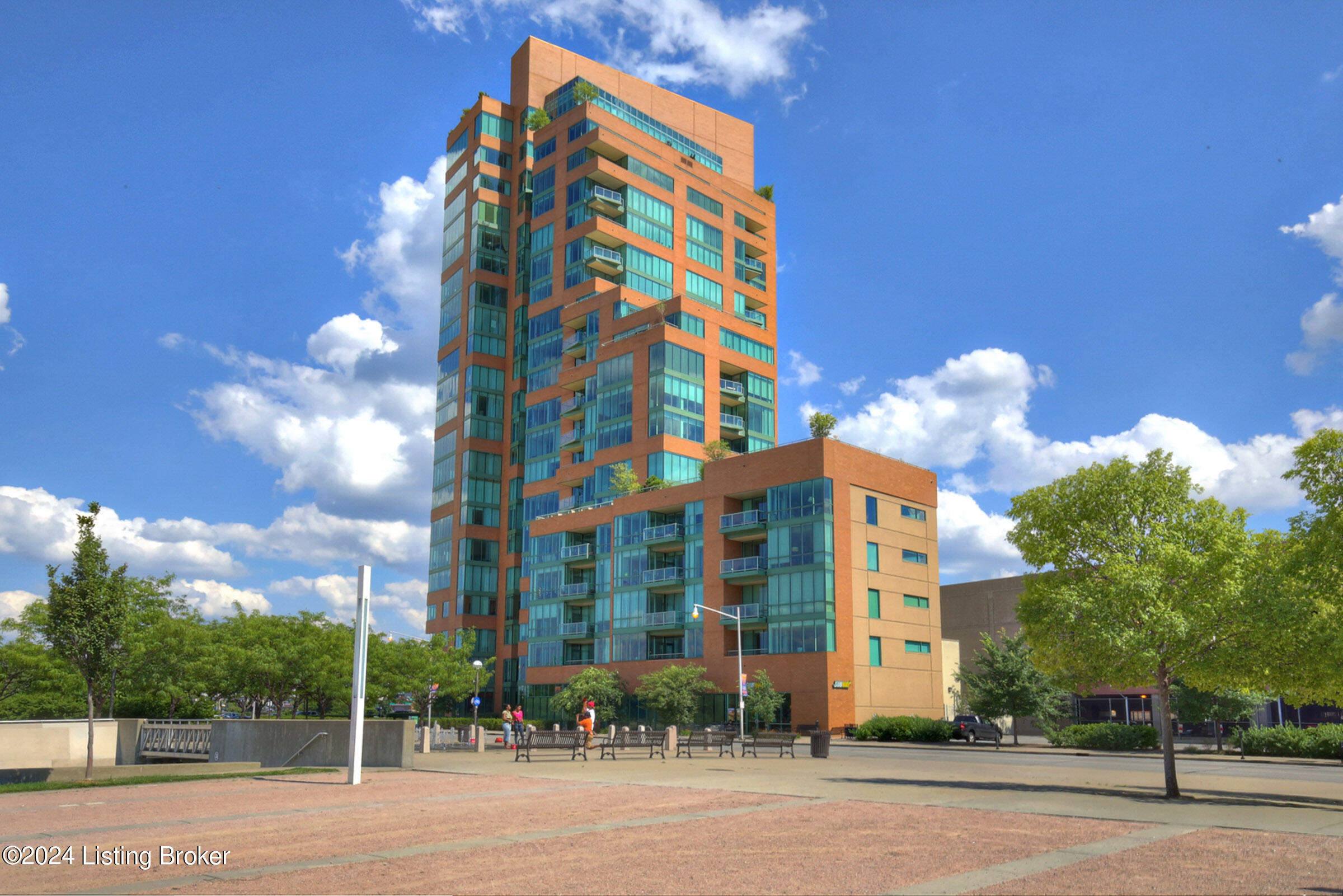 222 E Witherspoon St #904, Louisville, Kentucky image 2