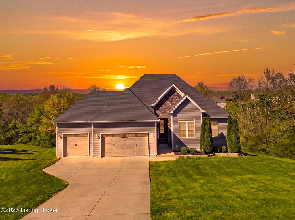 Photo of 652 Lincoln Dr, Taylorsville, KY 40071 (MLS # 1715102)