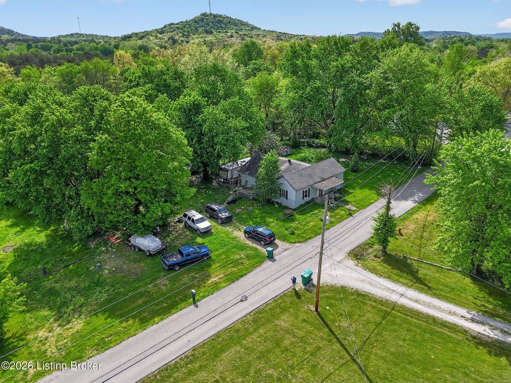 Photo of 848 Church St, Lebanon Junction, KY 40150 (MLS # 1715648)