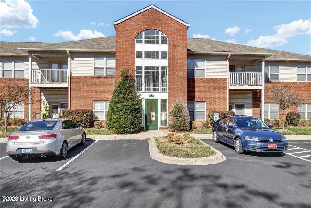 Photo of 9500 Magnolia Ridge Dr #104, Louisville, KY 40291 (MLS # 1648349)