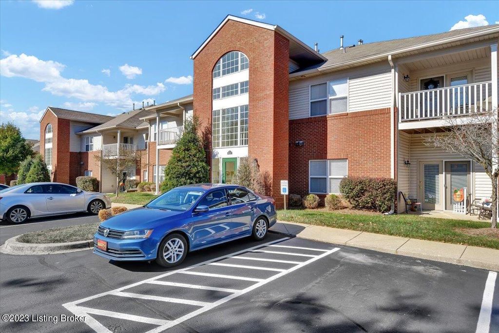 Photo of 9500 Magnolia Ridge Dr #104, Louisville, KY 40291 (MLS # 1648349)