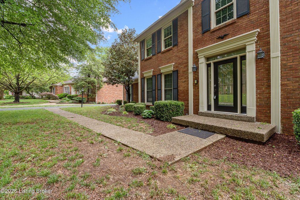 Photo of 11206 New Stone Ct, Louisville, KY 40223 (MLS # 1715759)