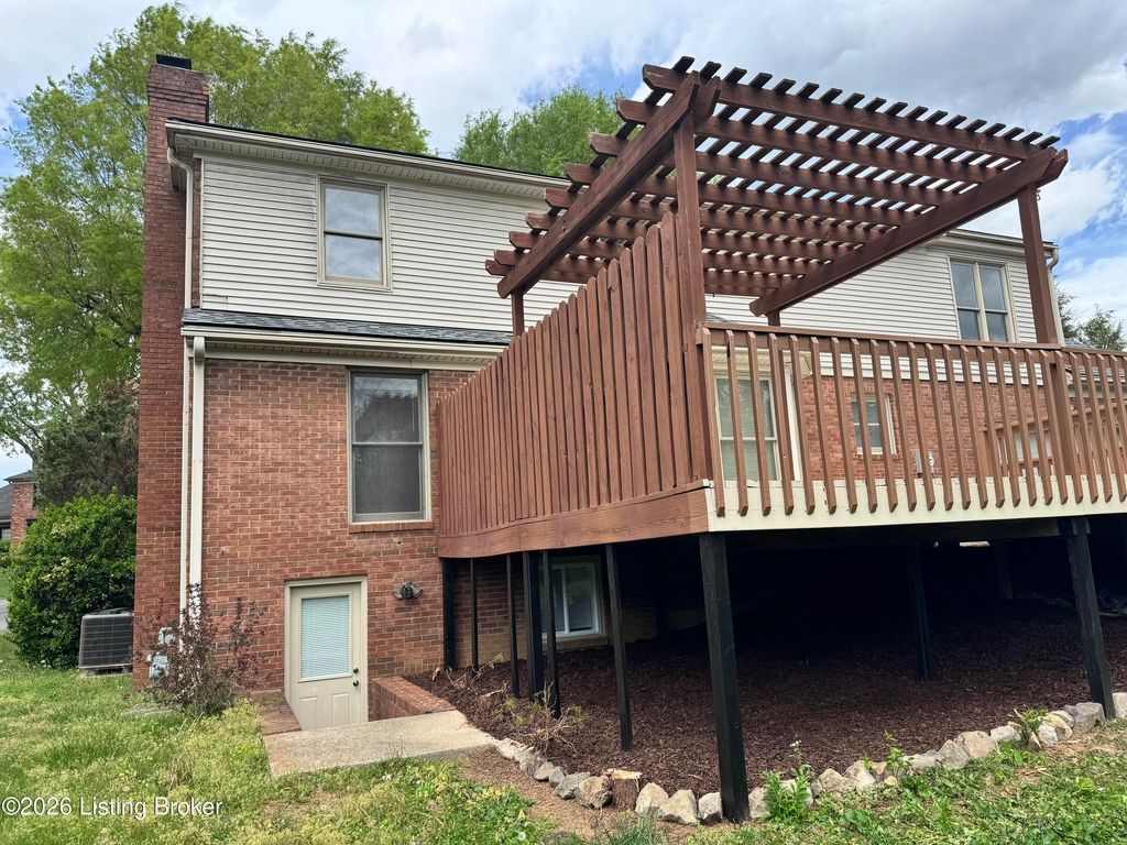 Photo of 11206 New Stone Ct, Louisville, KY 40223 (MLS # 1715759)