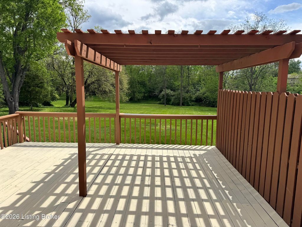 Photo of 11206 New Stone Ct, Louisville, KY 40223 (MLS # 1715759)