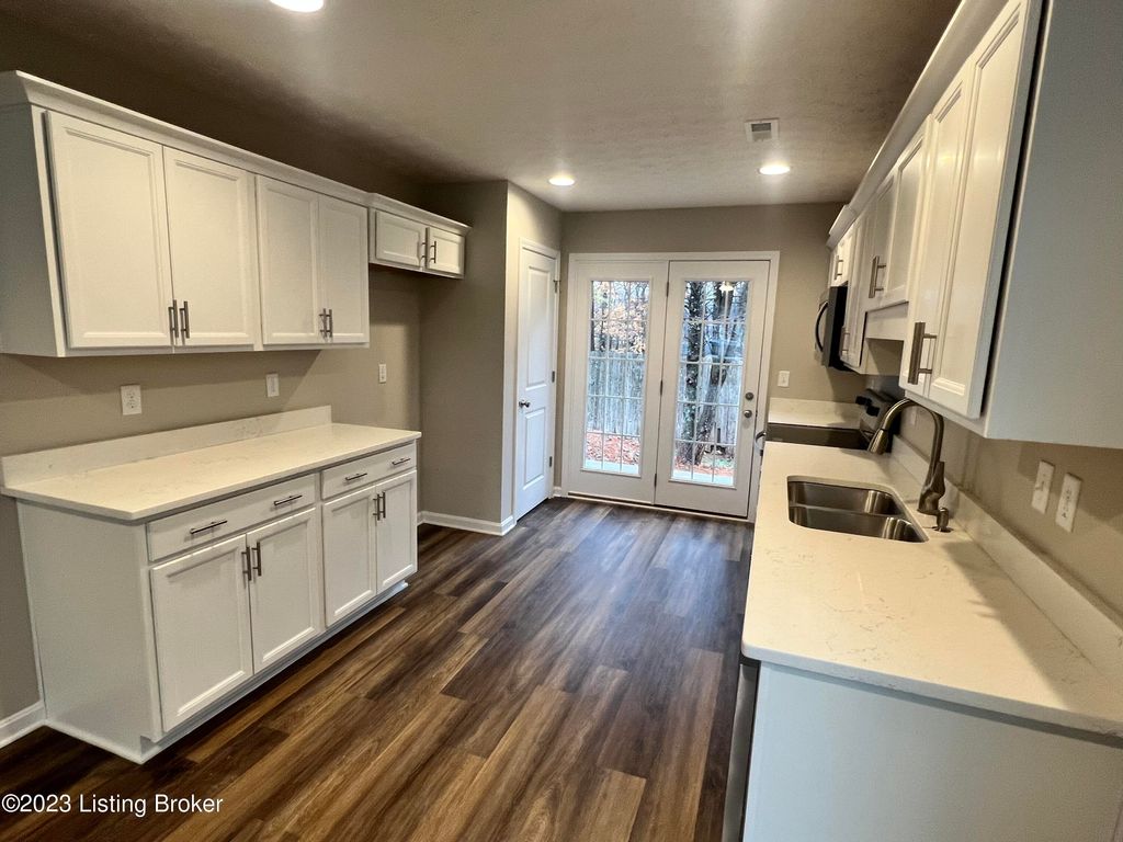 Photo of 8211 Arbor Meadow Way, Louisville, KY 40228 (MLS # 1707946)