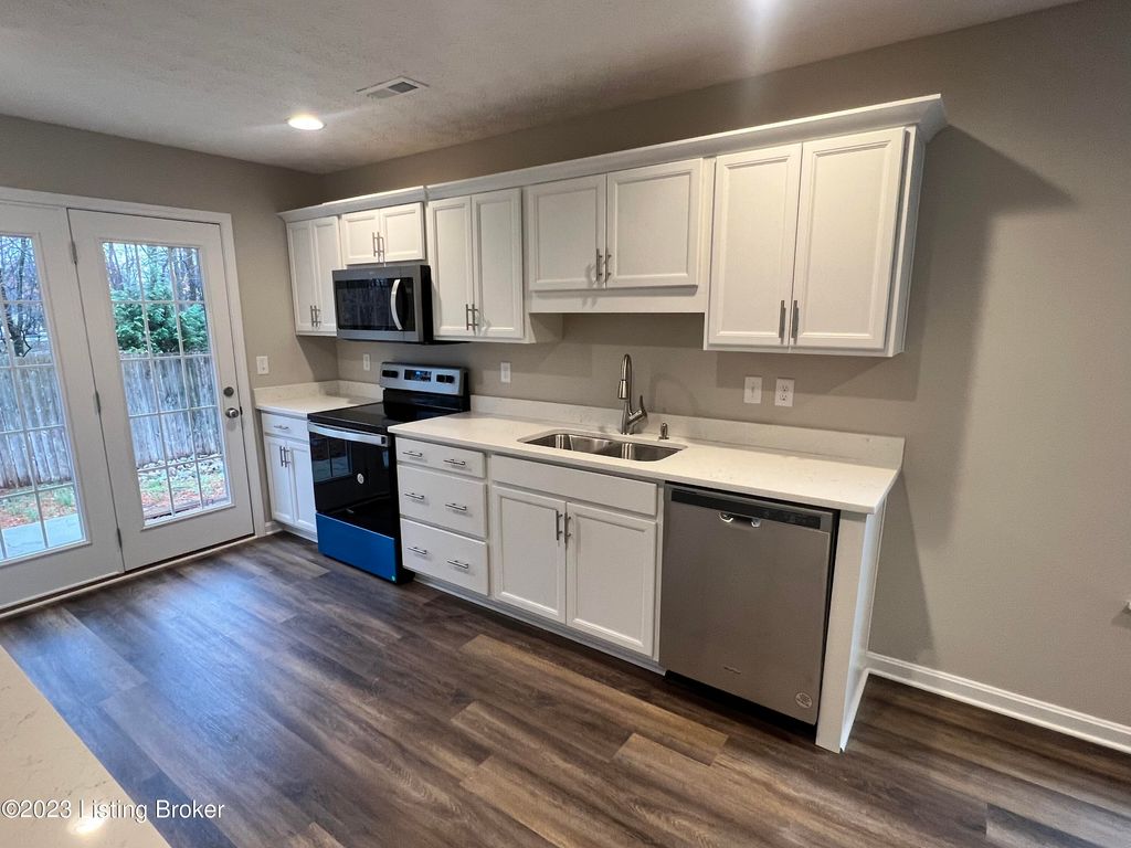 Photo of 8211 Arbor Meadow Way, Louisville, KY 40228 (MLS # 1707946)