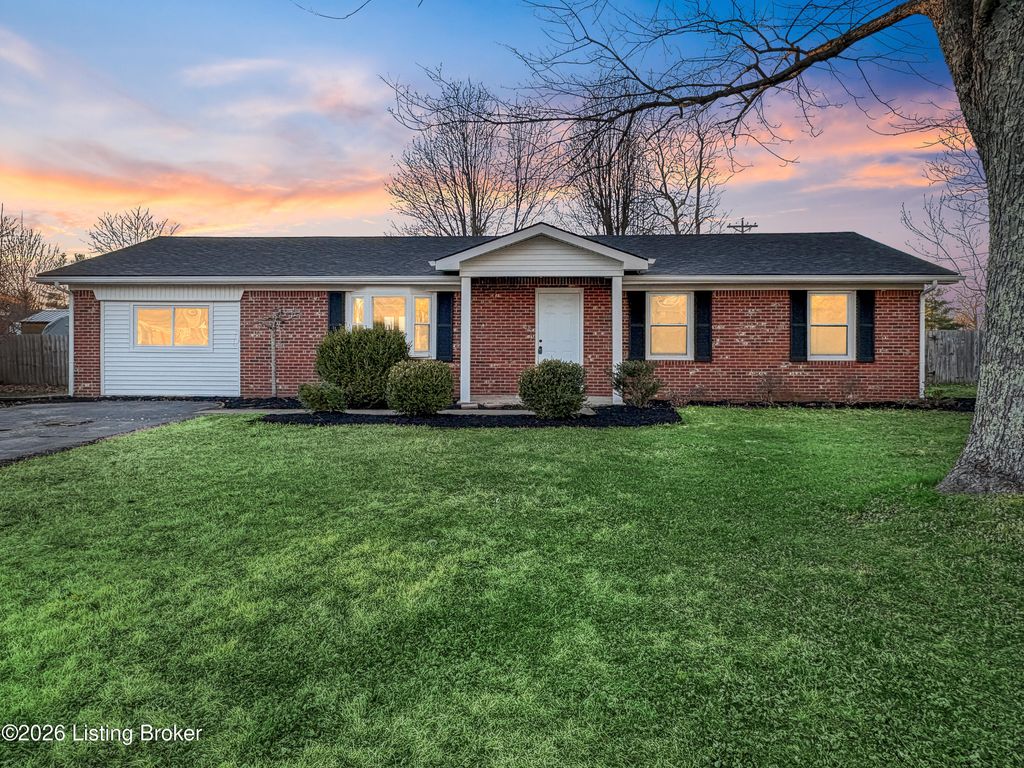 Photo of 202 Jackie St, Elizabethtown, KY 42701 (MLS # 1707317)