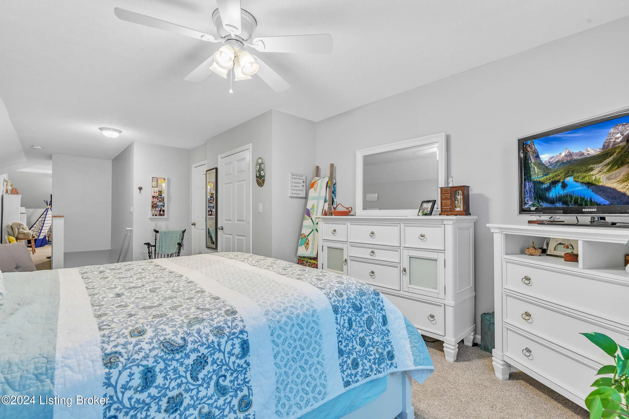 Louisville, Kentucky 40272, United States, 4 Bedrooms Bedrooms, ,3 BathroomsBathrooms,Residential,Pending,111404