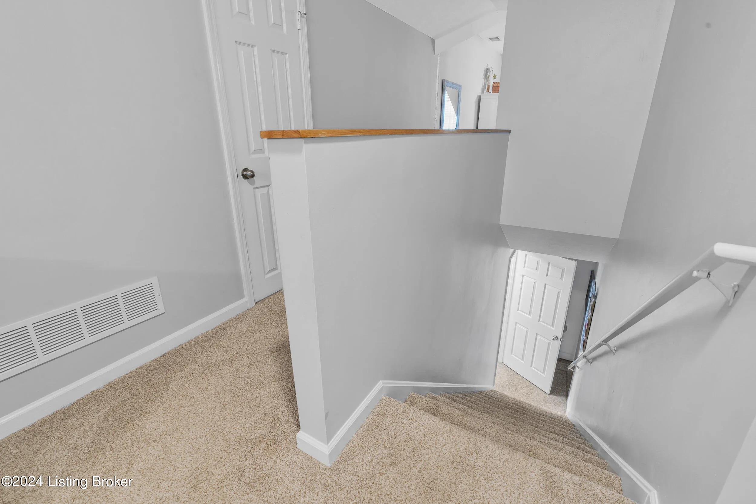 Louisville, Kentucky 40272, United States, 4 Bedrooms Bedrooms, ,3 BathroomsBathrooms,Residential,Pending,111404