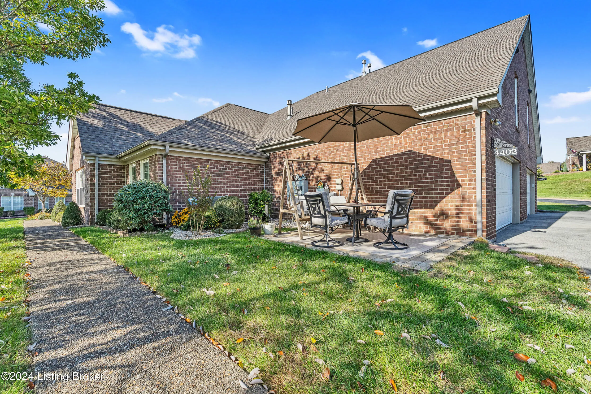 Louisville, Kentucky 40272, United States, 4 Bedrooms Bedrooms, ,3 BathroomsBathrooms,Residential,Pending,111404