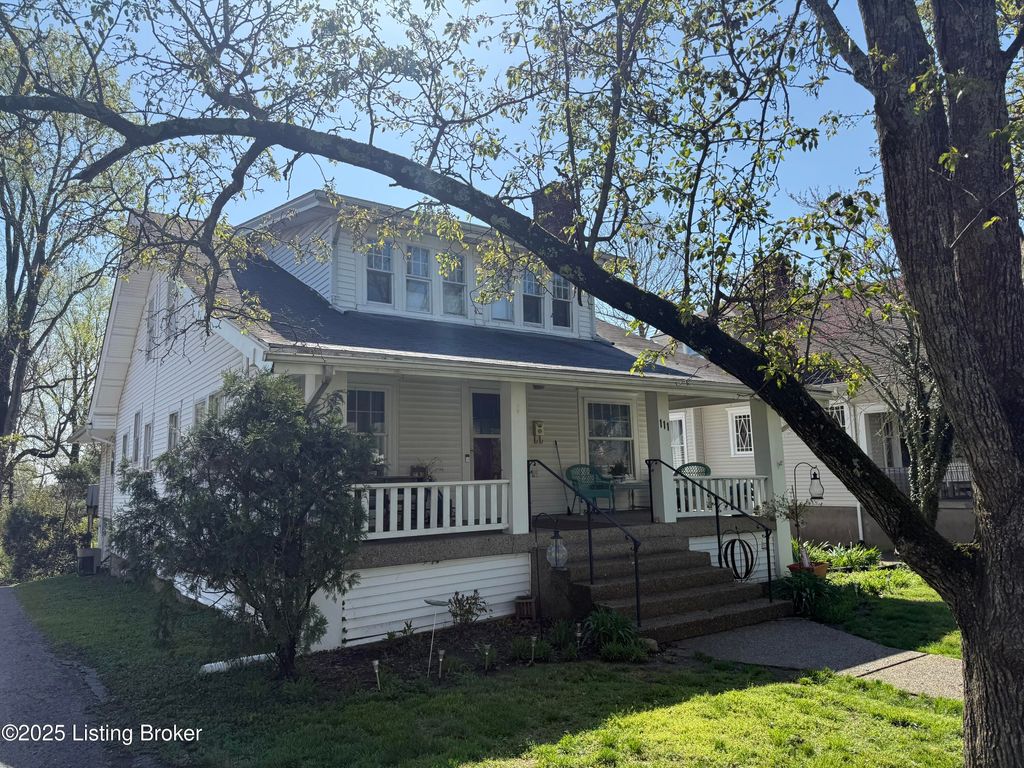 Photo of 111 Adair Ave, Shelbyville, KY 40065 (MLS # 1709817)