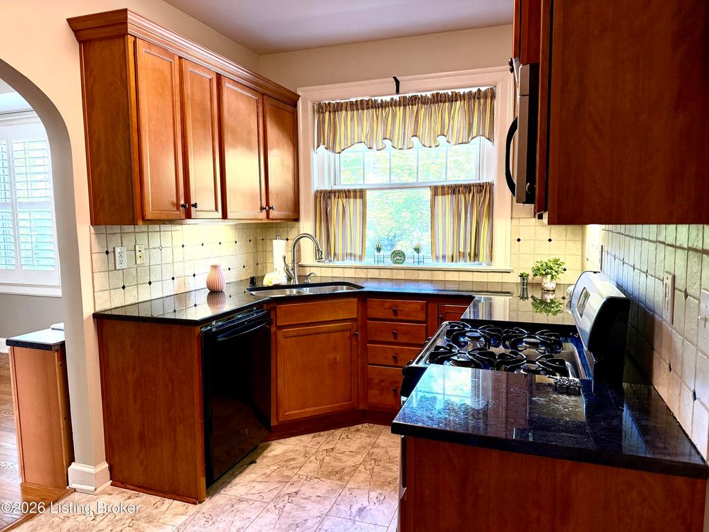 Photo of 1601 Spring Dr #APT 1, Louisville, KY 40205 (MLS # 1716588)