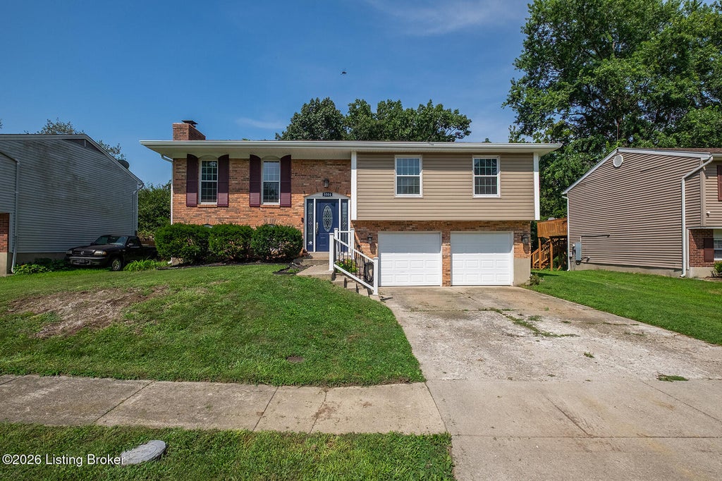 Photo of 5504 Sprigwood Ln, Louisville, KY 40291 (MLS # 1726653)