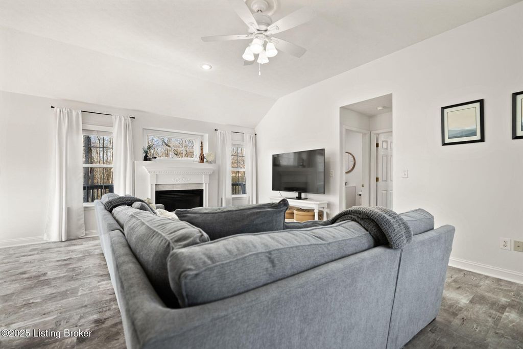 Photo of 608 Harvard Dr, Elizabethtown, KY 42701 (MLS # 1704964)