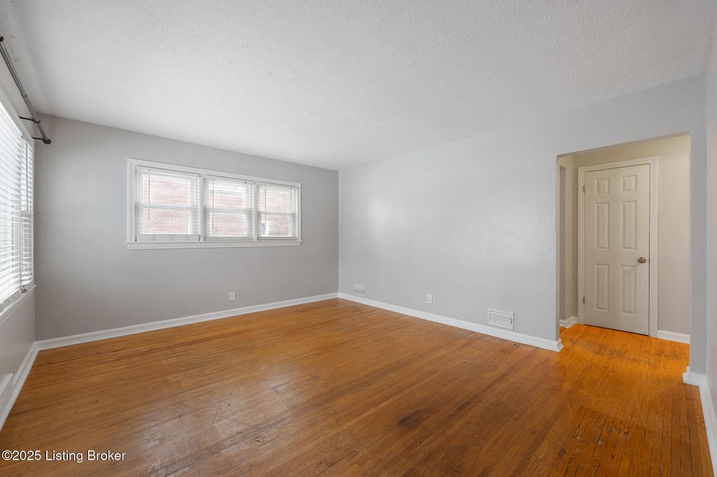 Photo of 4227 Hillbrook Dr, Louisville, KY 40220 (MLS # 1718289)