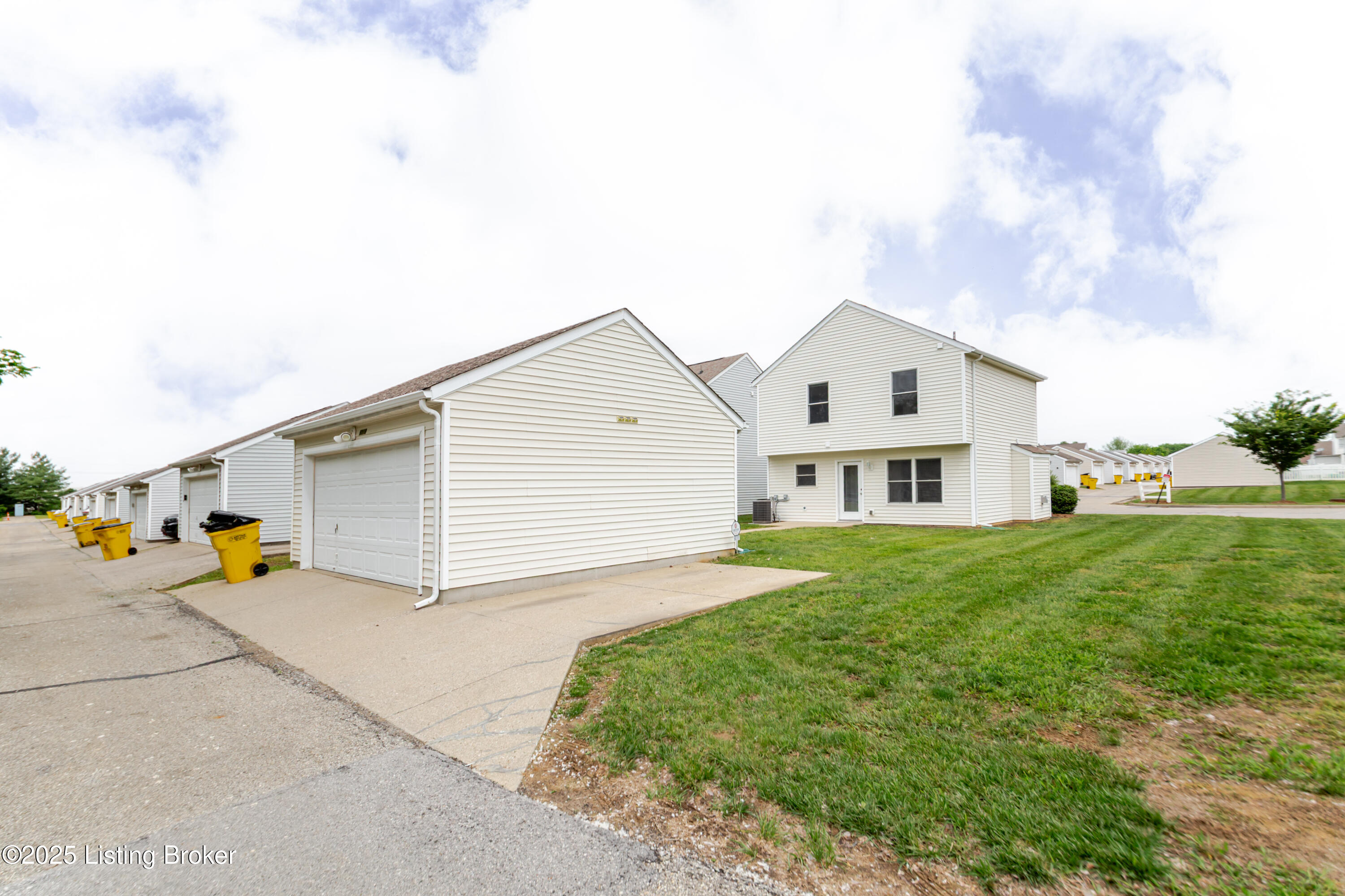 6018 Bay Harbor Dr, Louisville, Kentucky image 32