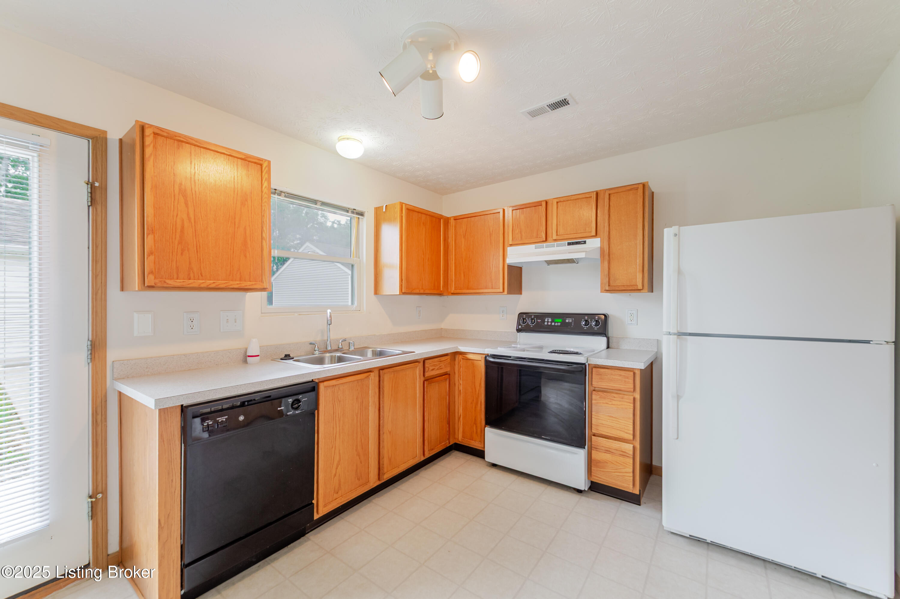 6018 Bay Harbor Dr, Louisville, Kentucky image 13