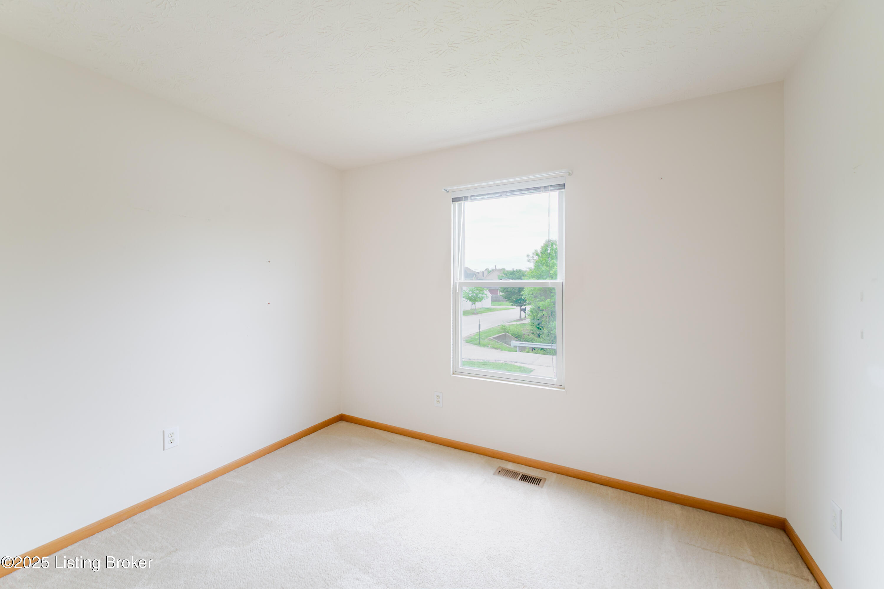 6018 Bay Harbor Dr, Louisville, Kentucky image 18