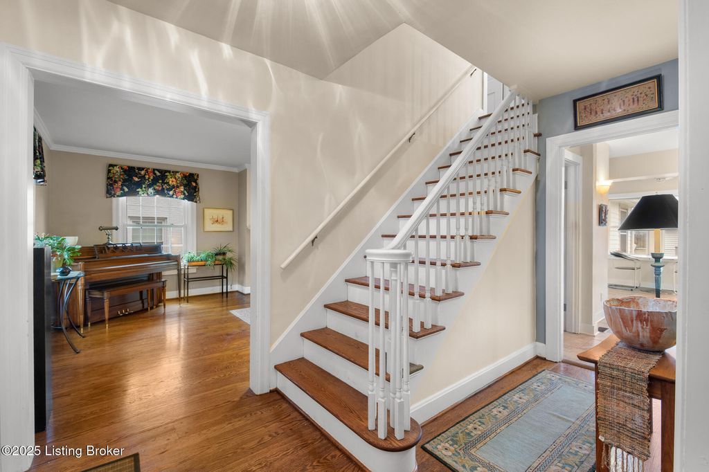 Photo of 2623 Valletta Rd, Louisville, KY 40205 (MLS # 1704561)