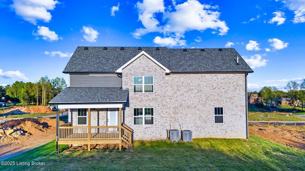 Photo of 125 Broken Arrow Ct, Mt Washington, KY 40047 (MLS # 1700049)
