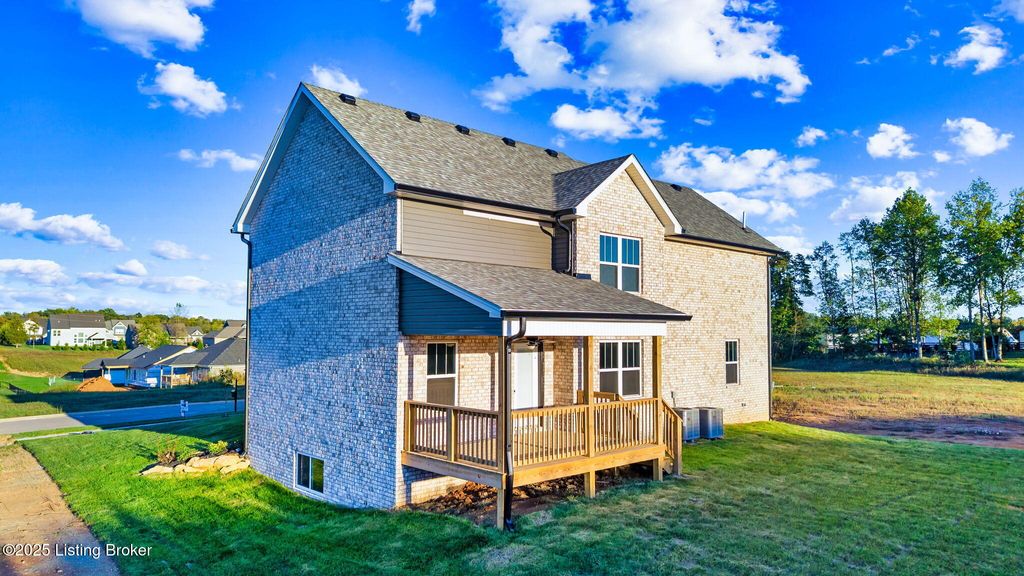 Photo of 125 Broken Arrow Ct, Mt Washington, KY 40047 (MLS # 1700049)