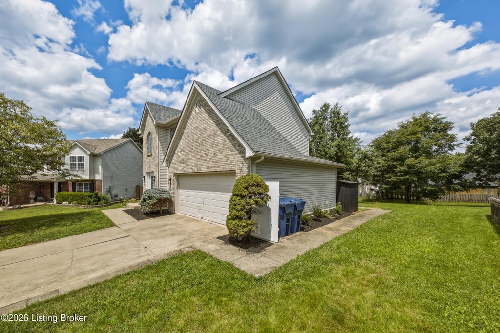 Photo of 203 Taos Trace, La Grange, KY 40031 (MLS # 1725732)