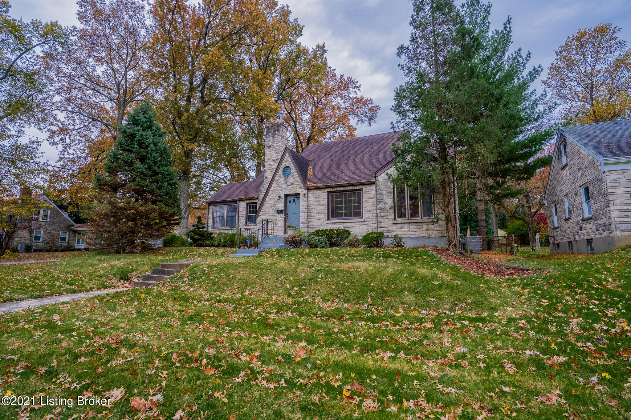 Photo 1 of 62 — 212 E Esplanade Ave, Louisville, KY 40214
