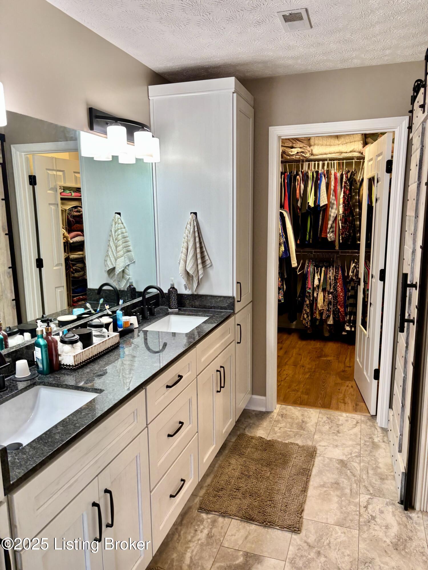 8118 St Andrews Village Dr, Louisville, Kentucky image 9