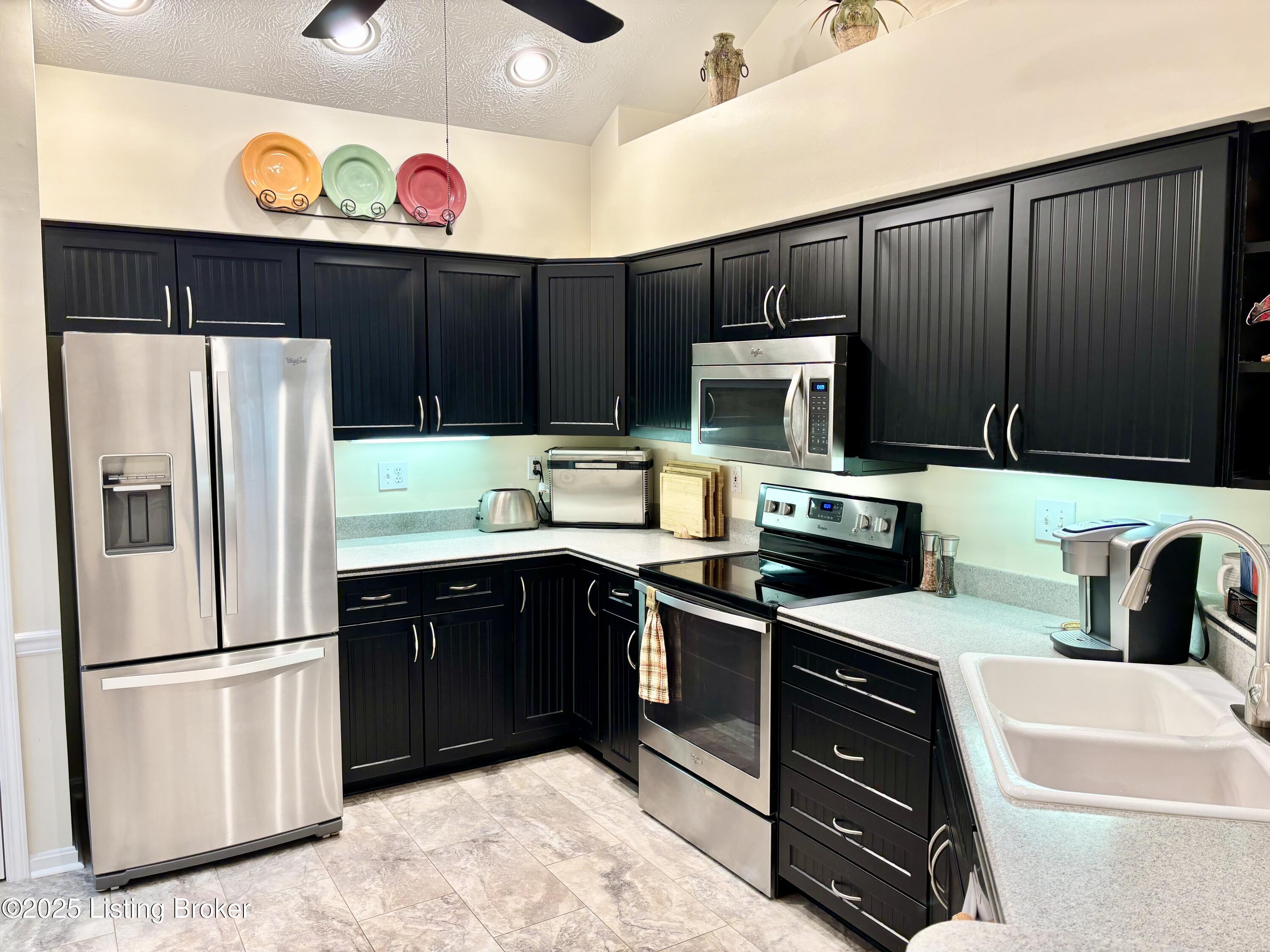 8118 St Andrews Village Dr, Louisville, Kentucky image 3