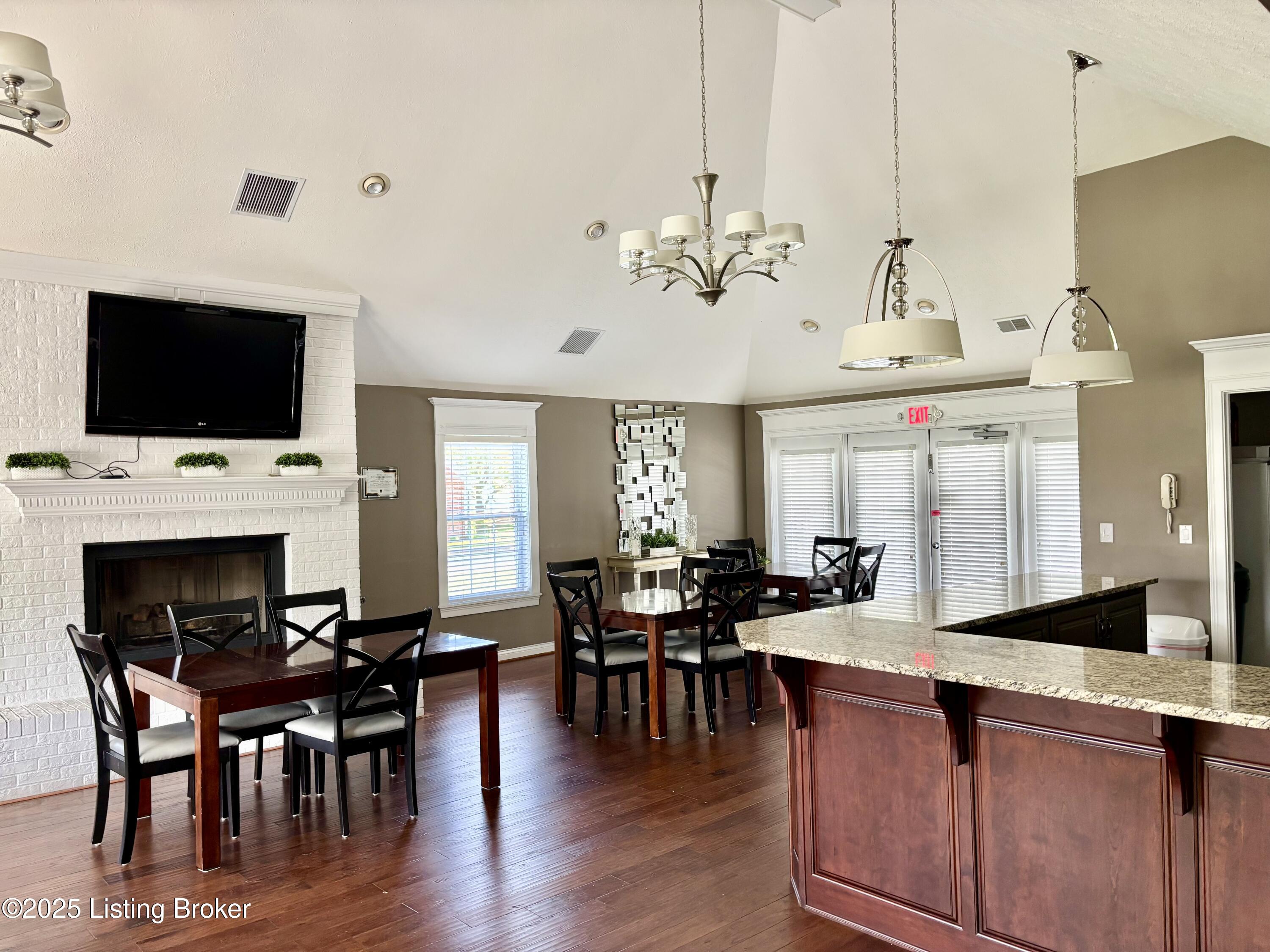 8118 St Andrews Village Dr, Louisville, Kentucky image 23
