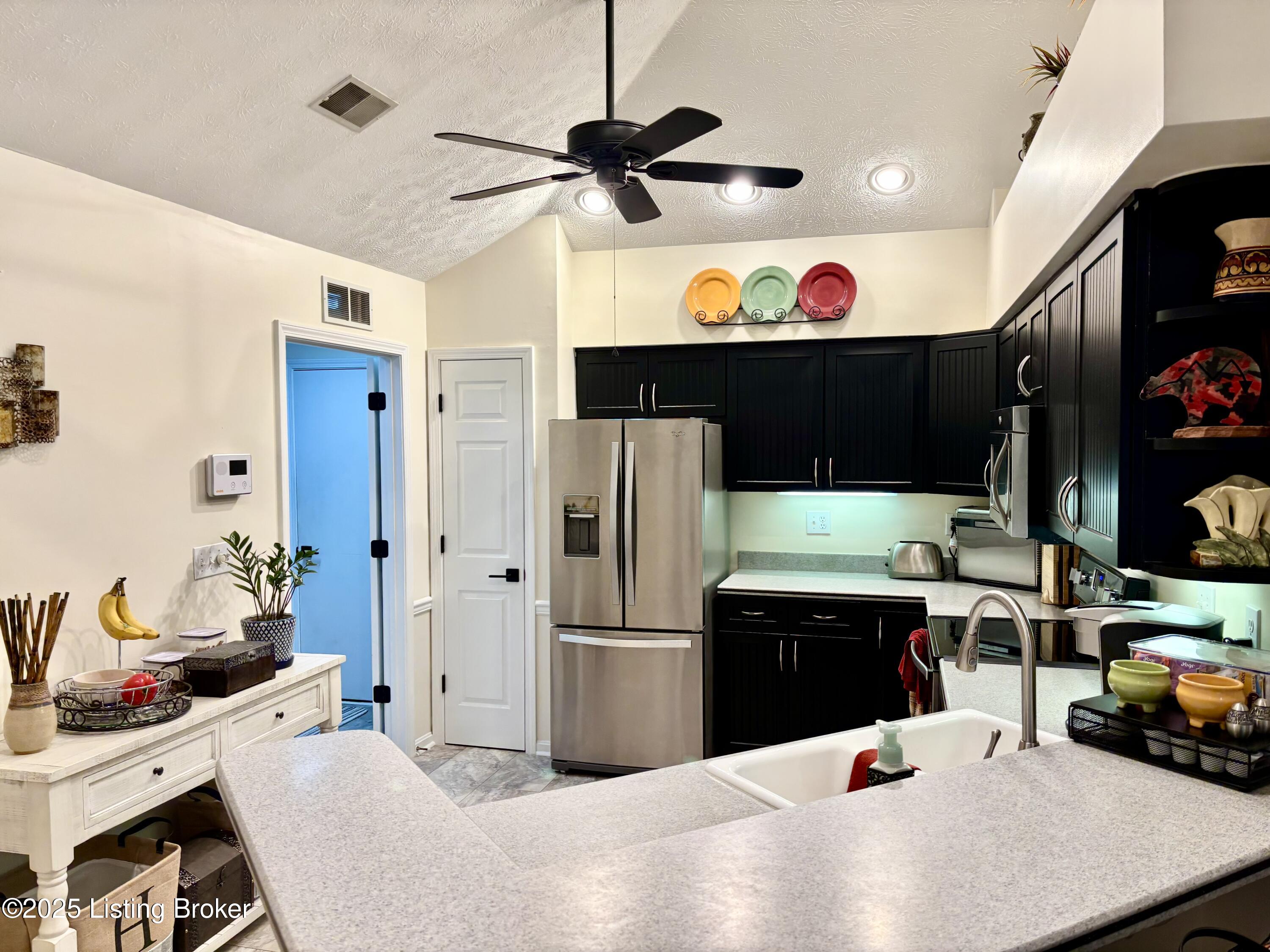 8118 St Andrews Village Dr, Louisville, Kentucky image 18