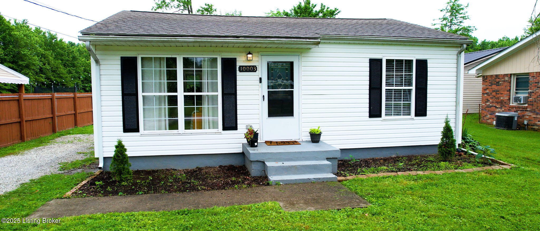 10003 Larlyn Dr, Fairdale, Kentucky image 1