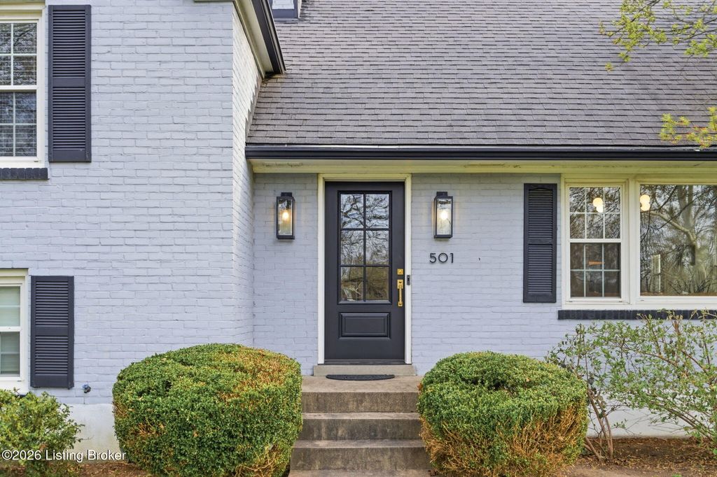 Photo of 501 Brookview Rd, Louisville, KY 40207 (MLS # 1712498)