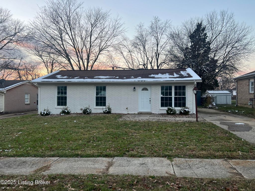 Photo of 6802 Reelfoot Lake Ct, Louisville, KY 40291 (MLS # 1704877)