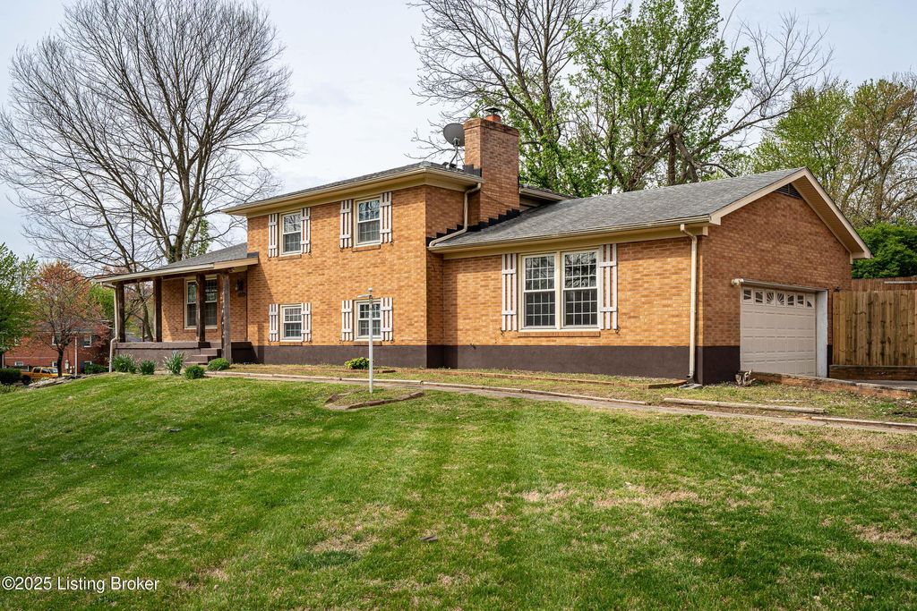 Photo of 3801 Iron Horse Way, Louisville, KY 40272 (MLS # 1707862)