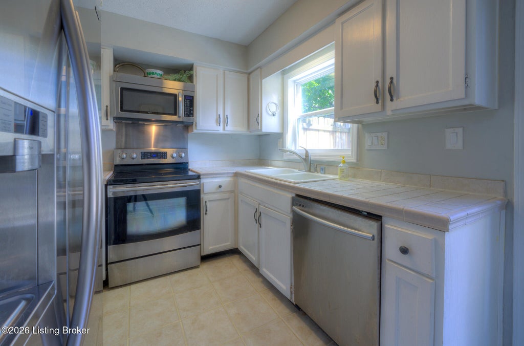 Photo of 715 Yorkwood Pl, Louisville, KY 40223 (MLS # 1731516)