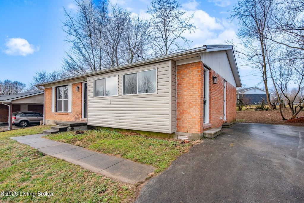 Photo of 206 Candace St, Campbellsville, KY 42718 (MLS # 1709554)