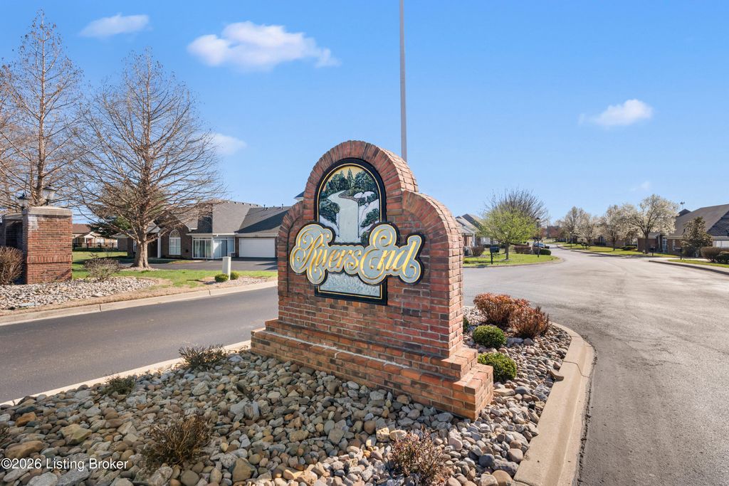 Photo of 7331 Rivers End Cir, Louisville, KY 40258 (MLS # 1711389)