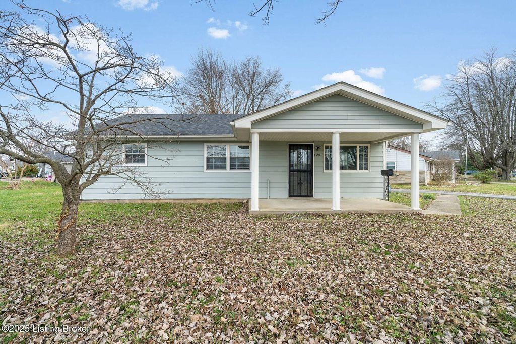 Photo of 5007 Solona Dr, Louisville, KY 40272 (MLS # 1704308)