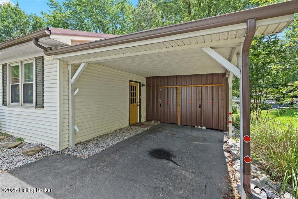 Photo of 401 Embry Villa Dr, Leitchfield, KY 42754 (MLS # 1704610)