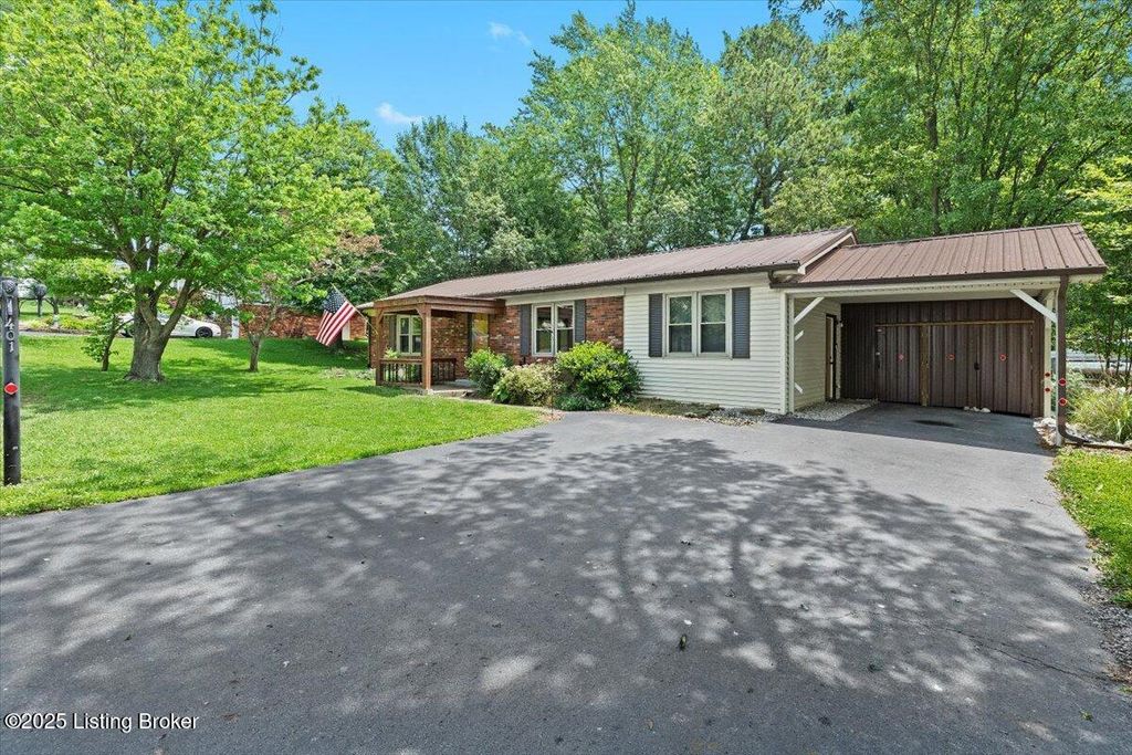 Photo of 401 Embry Villa Dr, Leitchfield, KY 42754 (MLS # 1704610)