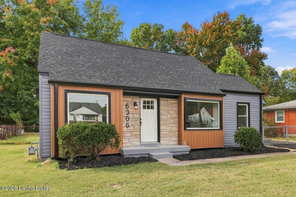Photo of 6306 Hanses Dr, Louisville, KY 40219 (MLS # 1731540)