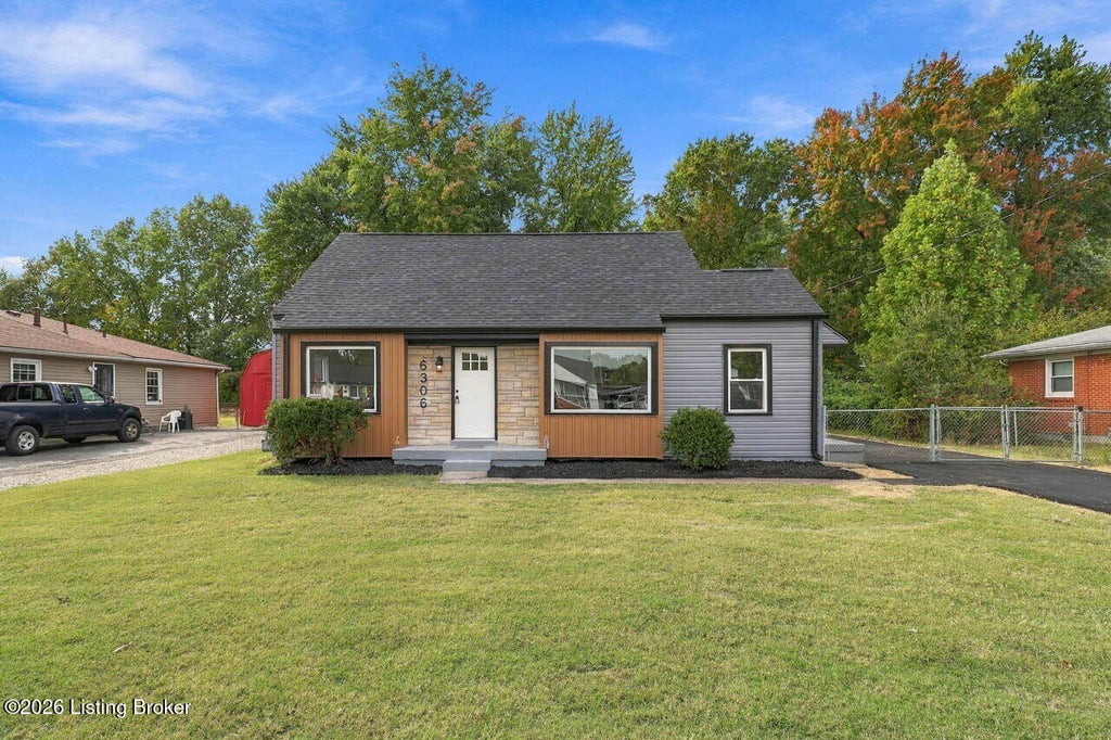 Photo of 6306 Hanses Dr, Louisville, KY 40219 (MLS # 1731540)