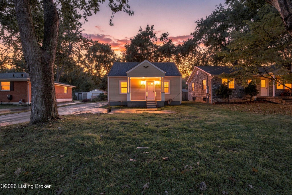 Photo of 4904 Wellsworth Ave, Louisville, KY 40216 (MLS # 1728905)